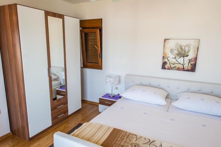 Image No.24-5 Bed Property for sale