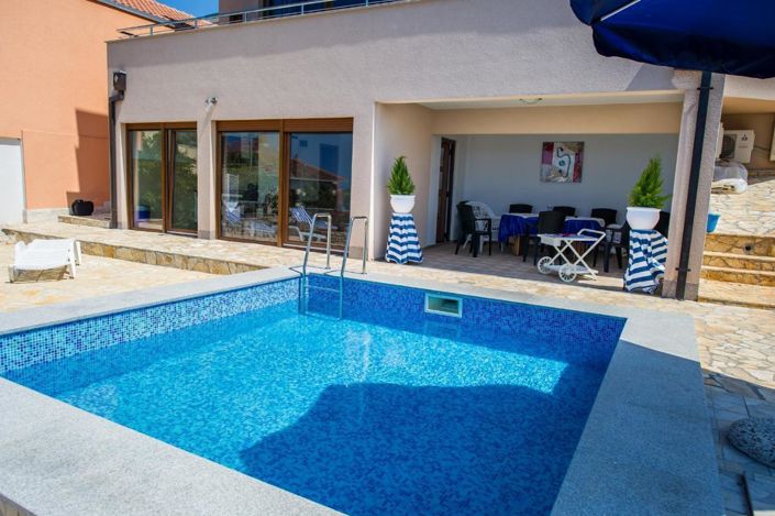 Image No.4-5 Bed Property for sale
