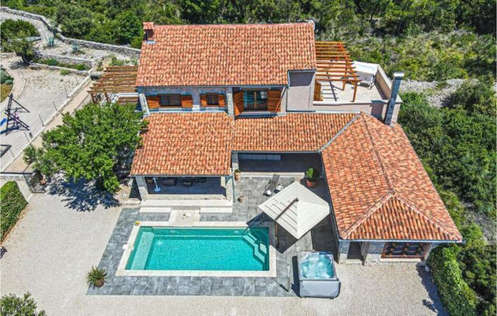Image No.7-4 Bed Property for sale