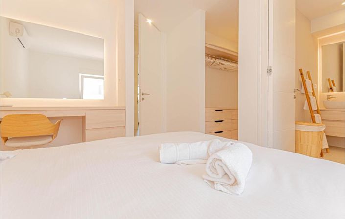 Image No.19-11 Bed Property for sale