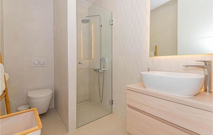 Image No.21-11 Bed Property for sale