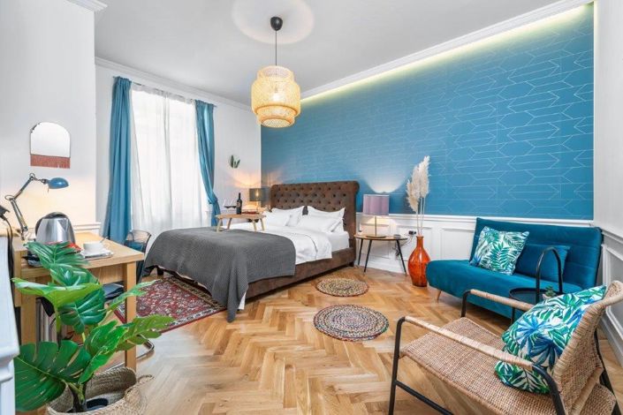 Image No.9-6 Bed Property for sale