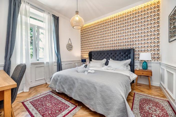 Image No.14-6 Bed Property for sale