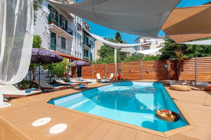 Image No.6-6 Bed Property for sale