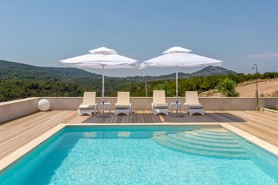 1 - Hvar, Property