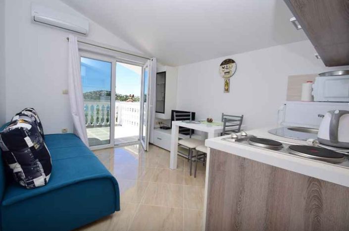 Image No.15-7 Bed Property for sale
