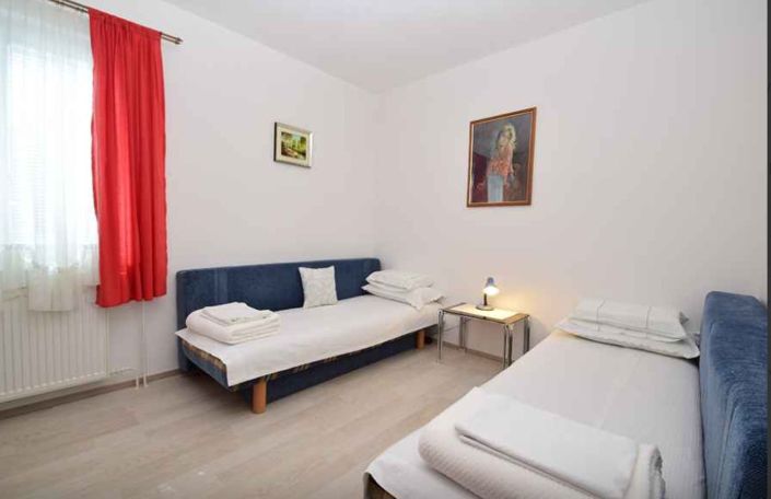 Image No.18-7 Bed Property for sale