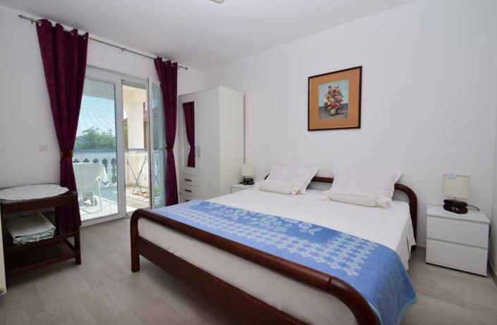 Image No.19-7 Bed Property for sale