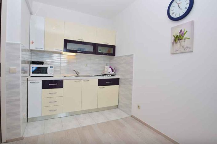 Image No.20-7 Bed Property for sale