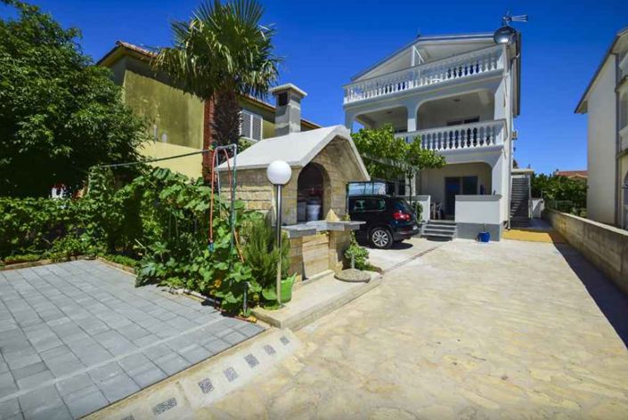 Image No.2-7 Bed Property for sale