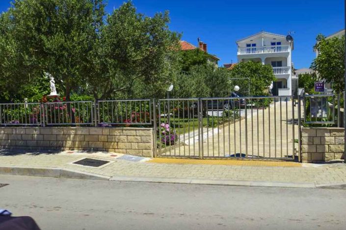 Image No.3-7 Bed Property for sale