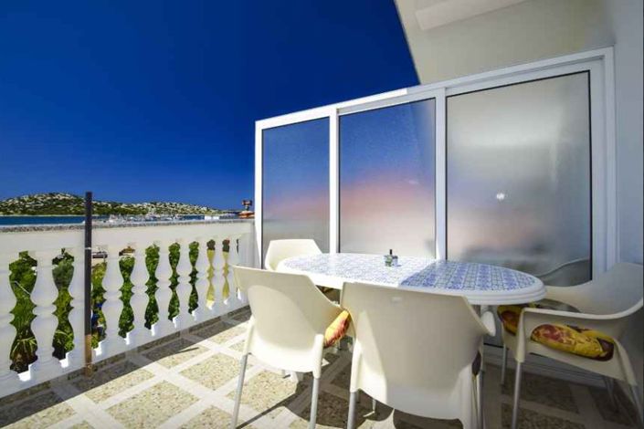 Image No.8-7 Bed Property for sale