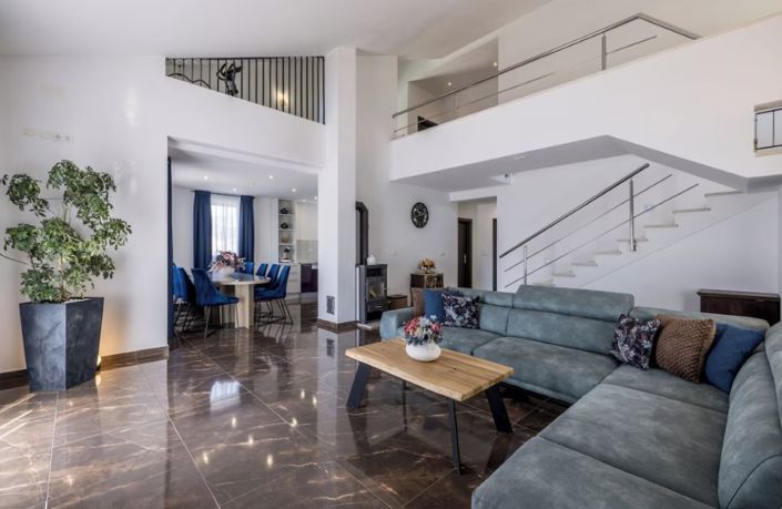 Image No.21-4 Bed Property for sale