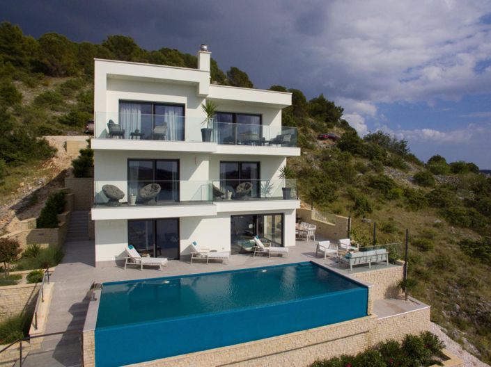Image No.2-4 Bed Property for sale