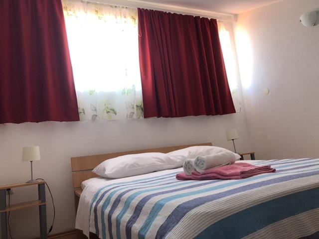 Image No.16-7 Bed Property for sale