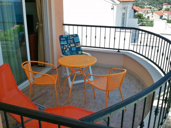 Image No.4-7 Bed Property for sale