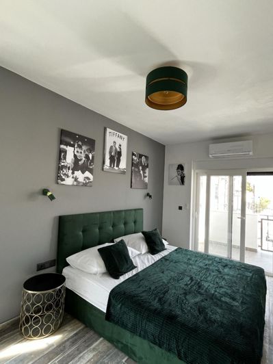 Image No.12-4 Bed Property for sale