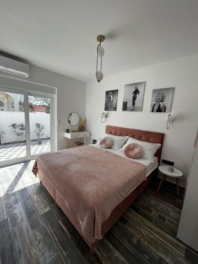 Image No.9-4 Bed Property for sale