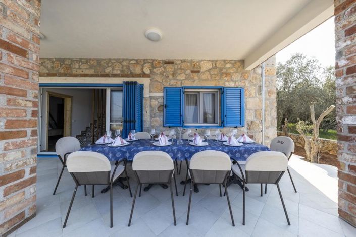 Image No.9-5 Bed Property for sale