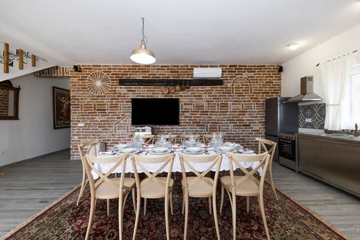 Image No.14-5 Bed Property for sale