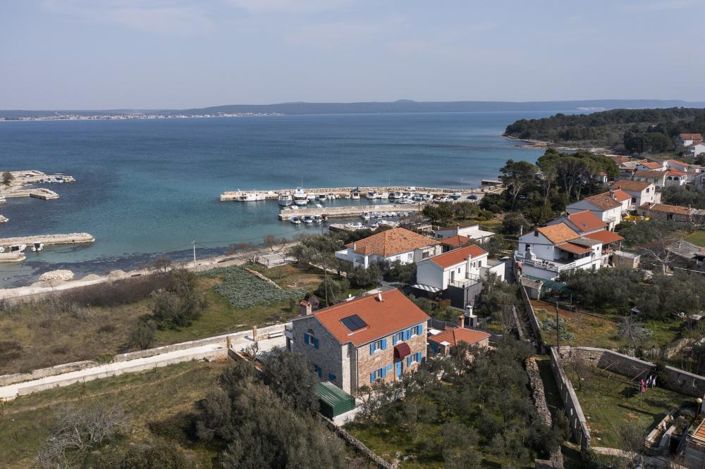 Image No.2-5 Bed Property for sale