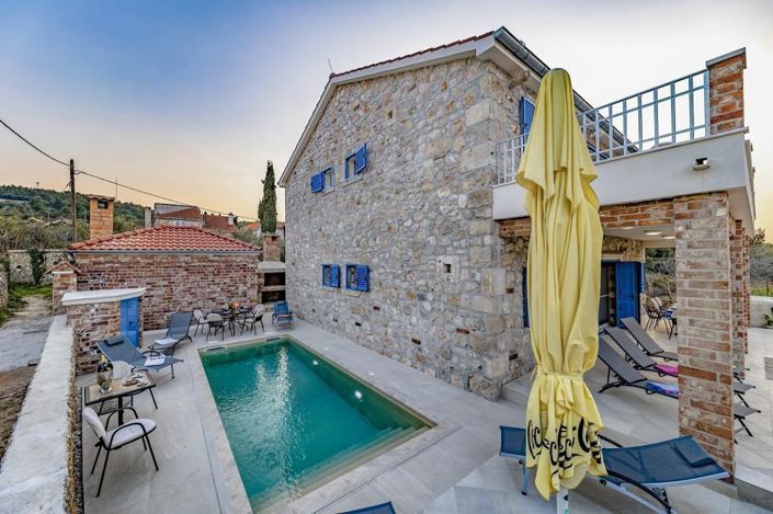 Image No.6-5 Bed Property for sale