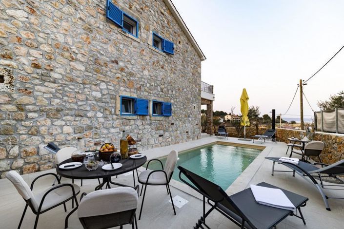 Image No.8-5 Bed Property for sale