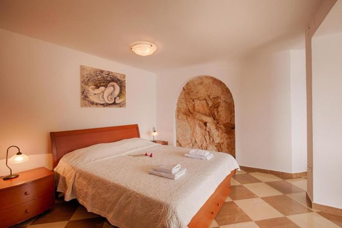 Image No.21-3 Bed Property for sale