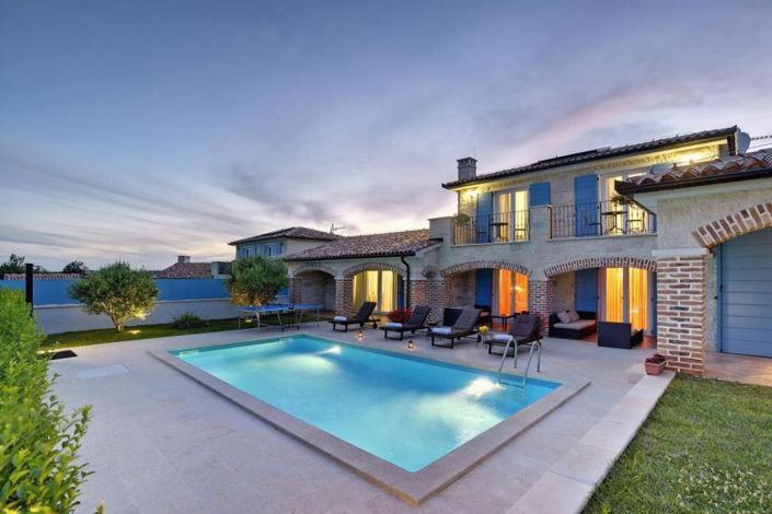 Image No.6-8 Bed Property for sale