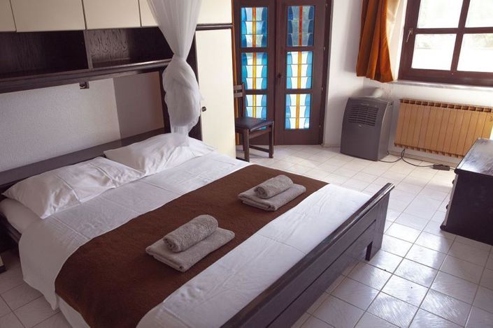 Image No.22-11 Bed Property for sale