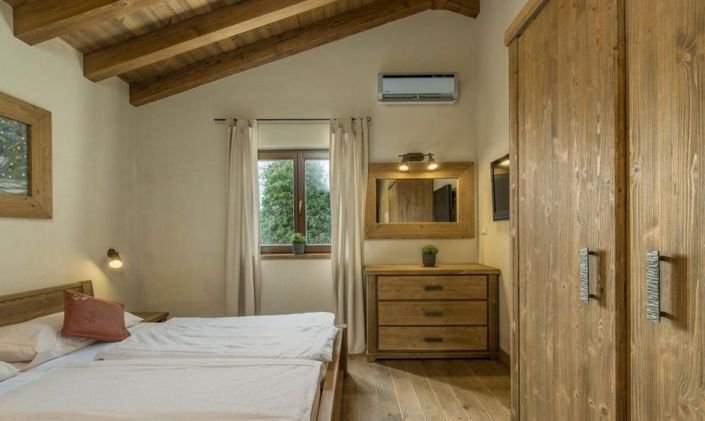 Image No.5-28 Bed Property for sale