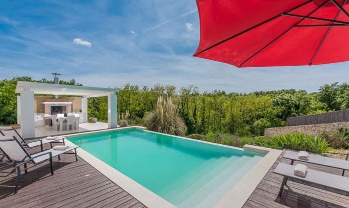 Image No.8-28 Bed Property for sale