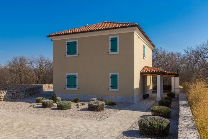 Image No.2-4 Bed Property for sale