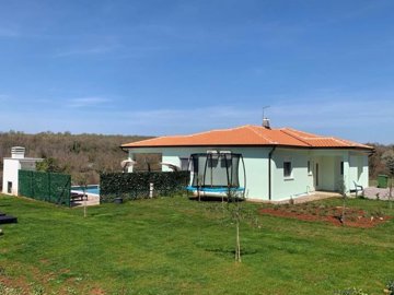 1 - Umag, Property