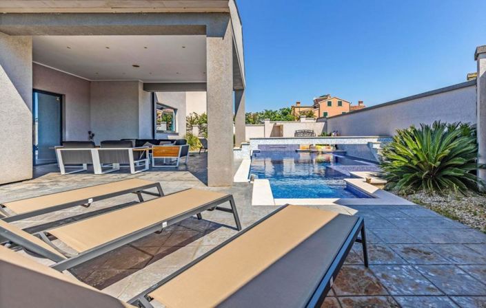 Image No.7-4 Bed Property for sale