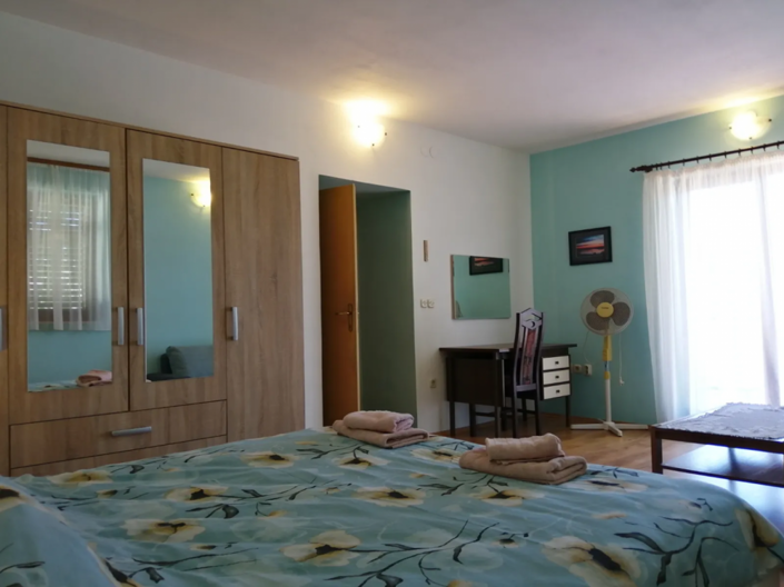 Image No.11-9 Bed Property for sale
