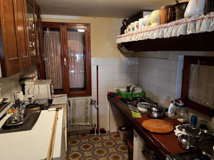 Image No.3-13 Bed Property for sale