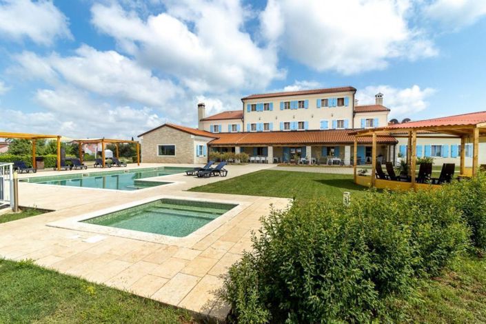 Image No.2-13 Bed Property for sale