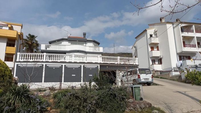 Image No.2-5 Bed Property for sale