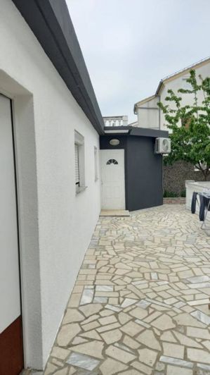 Image No.5-5 Bed Property for sale