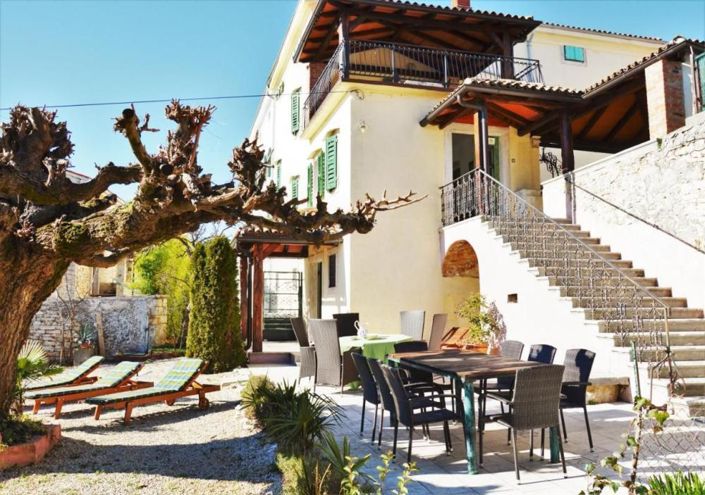 Image No.3-Propriété de 13 chambres à vendre à Višnjan