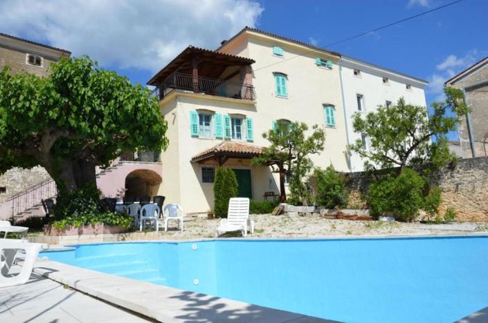 Image No.5-Propriété de 13 chambres à vendre à Višnjan