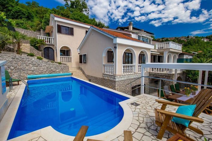 Image No.3-8 Bed Property for sale