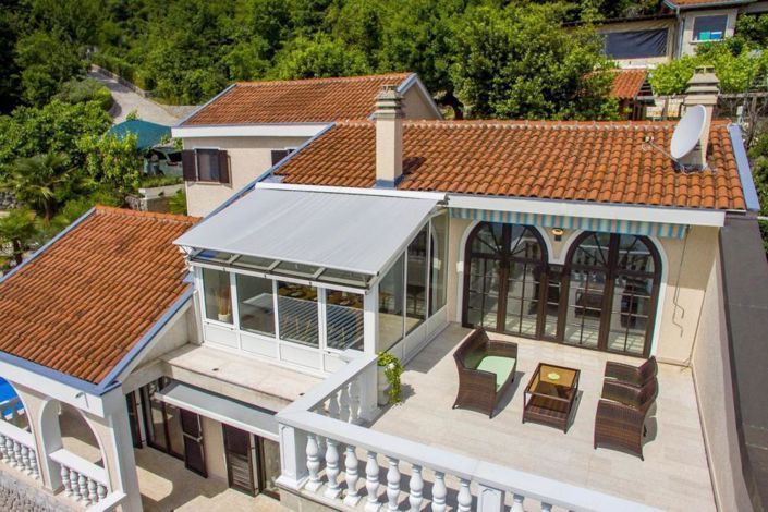 Image No.9-8 Bed Property for sale