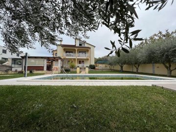 1 - Umag, Property