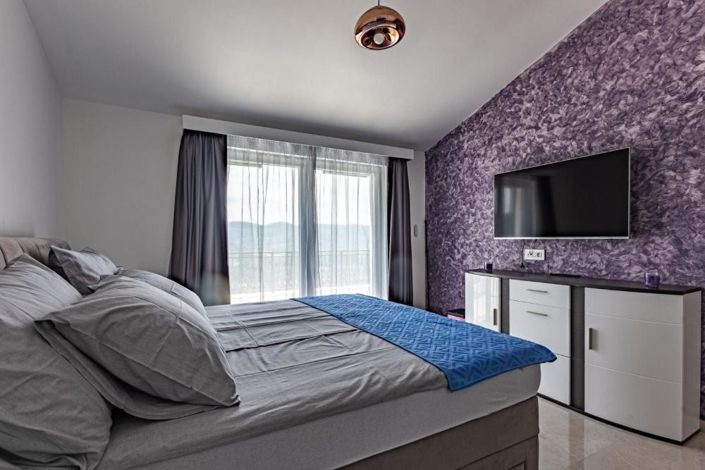 Image No.22-4 Bed Property for sale