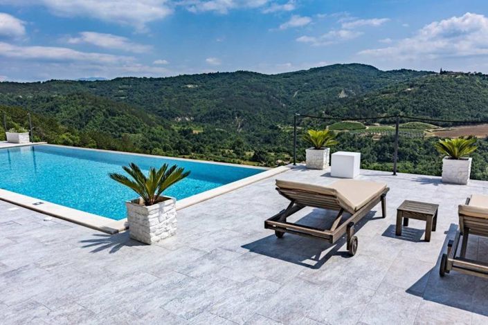 Image No.7-4 Bed Property for sale