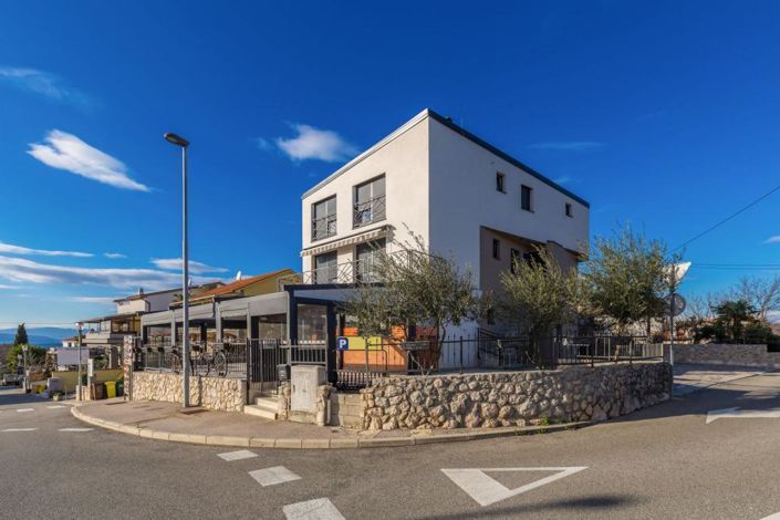 Image No.4-6 Bed Property for sale