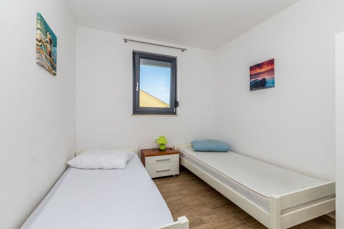 Image No.6-6 Bed Property for sale