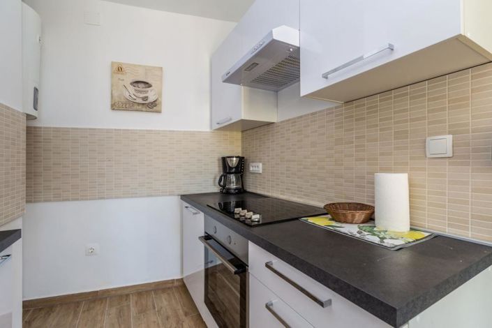 Image No.9-6 Bed Property for sale